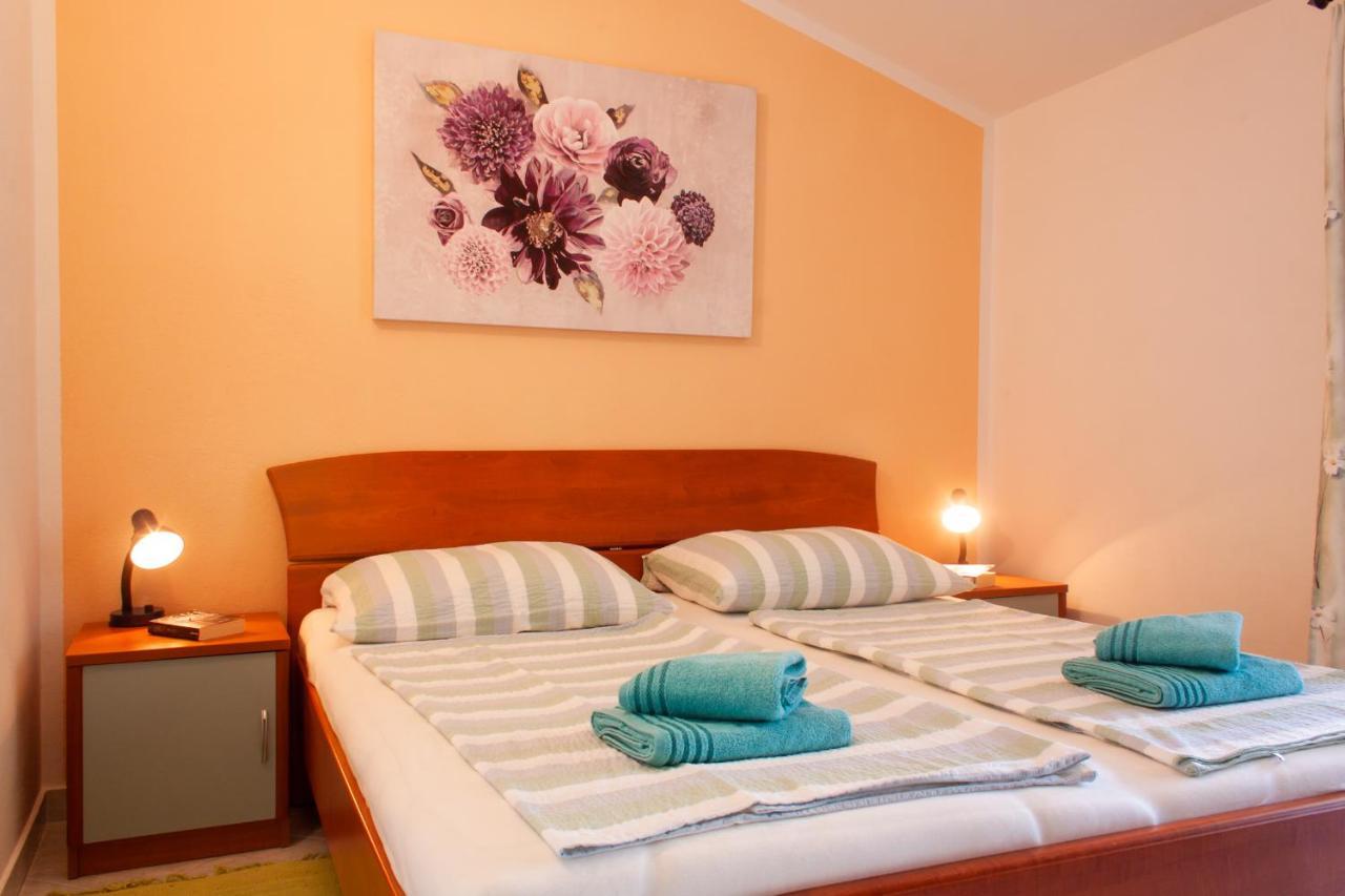 Marcel Apartment Mit Meerblick Trogir Exterior photo