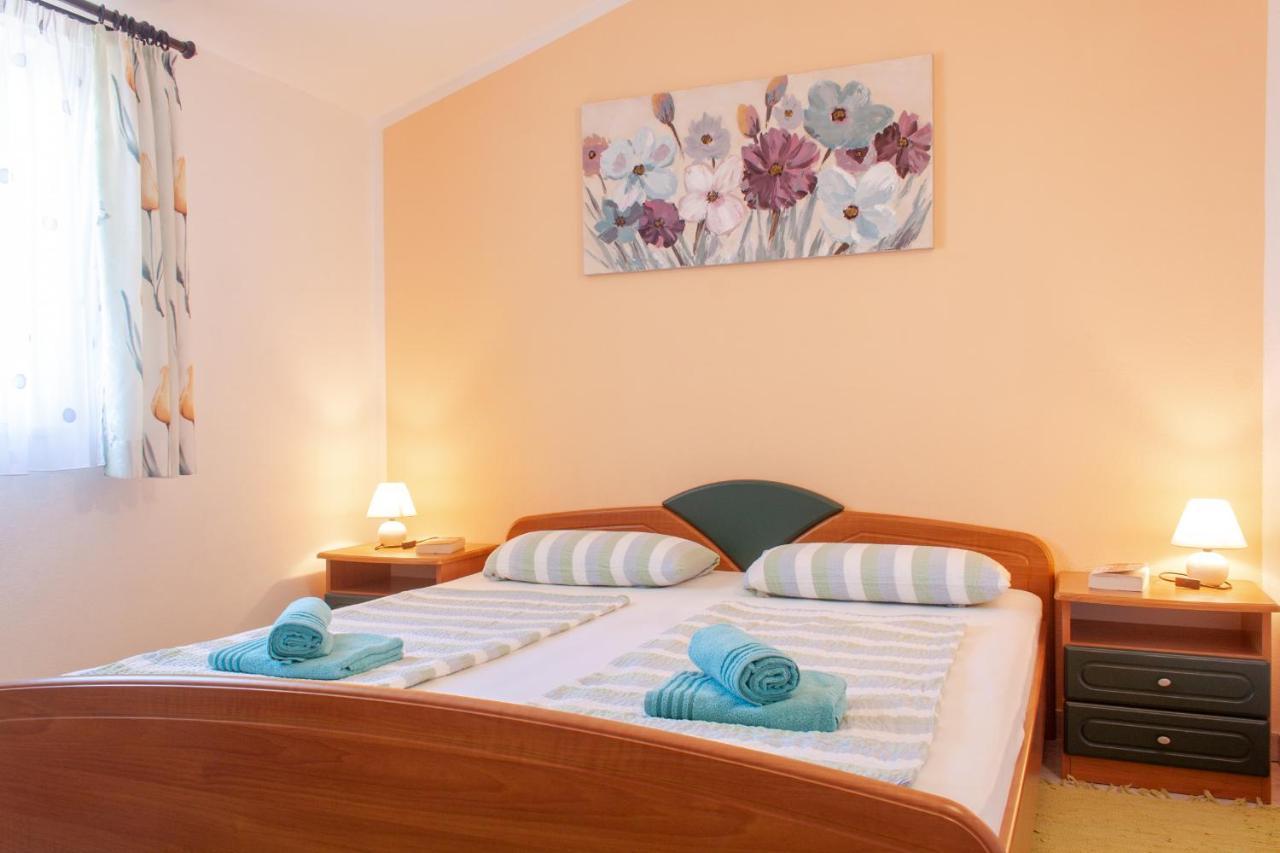 Marcel Apartment Mit Meerblick Trogir Exterior photo