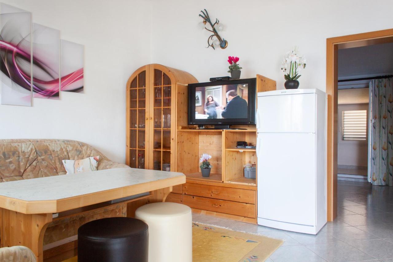 Marcel Apartment Mit Meerblick Trogir Exterior photo